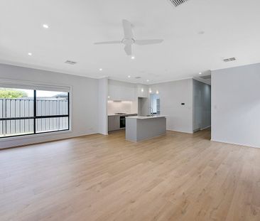 Modern Family Home in Modbury! - Photo 2