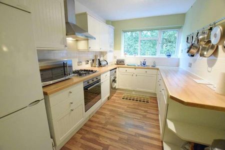 Burford Court, Manor Road, East Cliff, Bournemouth, BH1 - Photo 5