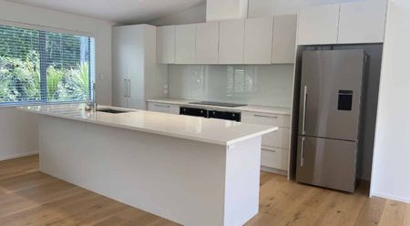 Modern Family Home - Photo 5