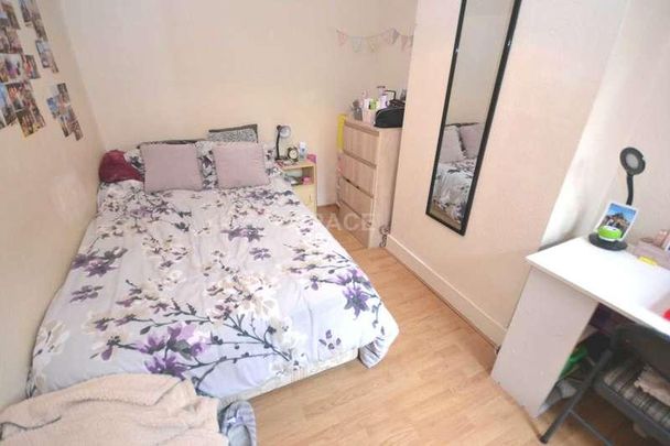 Grange Avenue, Reading, Berkshire, RG6 - Photo 1