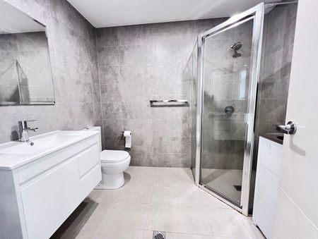 Beautifully Presented Apartment! - Photo 2