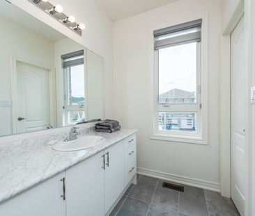 For Lease - 43 Silver Meadow Gardens, Hamilton, Ontario - Photo 2