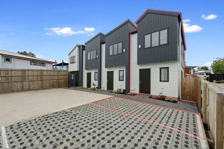Two bedroom Plus Study Modern Corner Townhouse in the Heart of Howick - Photo 3