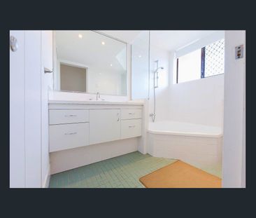 unit 4/23 Venice Street, Mermaid Beach, Qld 4218 - Photo 1