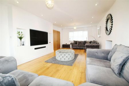 5 bedroom detached house to rent - Photo 4