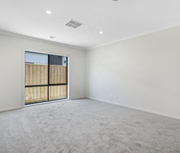 31 Allan Close, Pakenham VIC 3810 - House For Rent | Domain - Photo 1