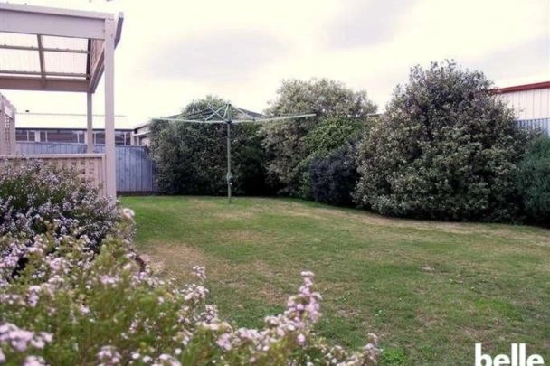Charming 3-Bedroom Home on a Generous 552 m² Block – Ideal for Comfortable Family Living - Photo 1