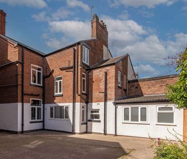 Large Victorian semi-detached Room One - Photo 5