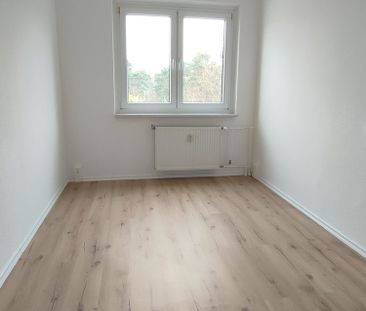 Einziehen und Wohlfühlen… Neu gefliestes Bad und Küche -3 Raumwohnung- sofort anzumieten - Foto 1