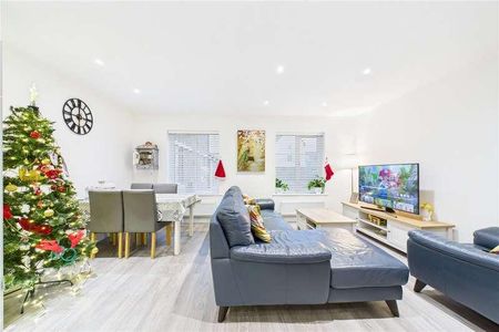 Tulip Close, Crawley, West Sussex, RH10 - Photo 2