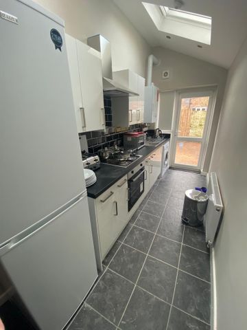Manchester Road East - Photo 4