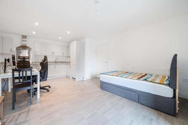 Hazel Grove, Wantage, OX12 - Photo 1