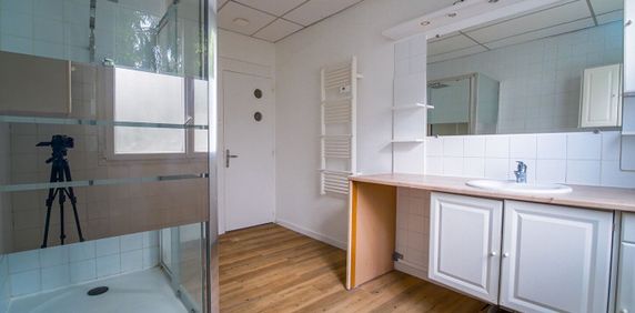 Location Appartement 3 pièces 77m² - Photo 2