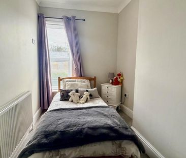 4 bedroom House To Let - Photo 4