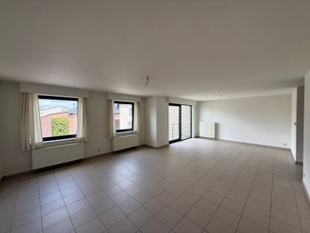 AAIGEM - Ruim appartement met groot terras én garage. - Photo 3