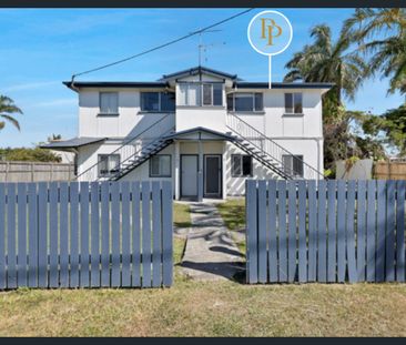 Upstairs Unit - Fully Air Conditioned - Photo 2