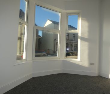 Moore Street - Photo 1