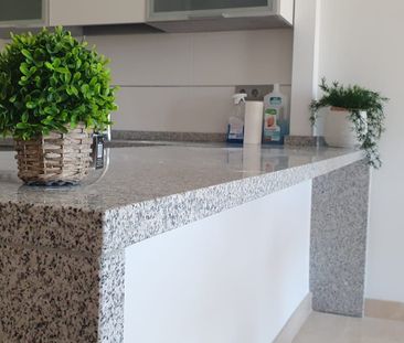 Middle Floor Apartment in Estepona - Photo 5