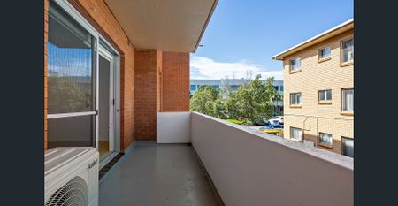 Comfortable Coastal Unit Close to Town - Photo 4