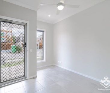 Brand New Modern 4 Bedder Family Home LOW priced set to be gone quick - Photo 1