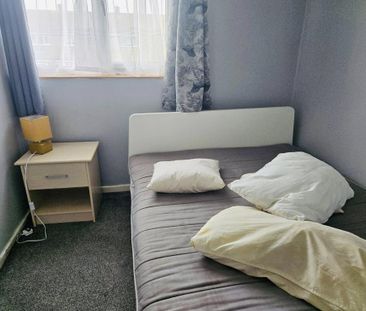 4 bedroom terraced house to rent - Photo 2