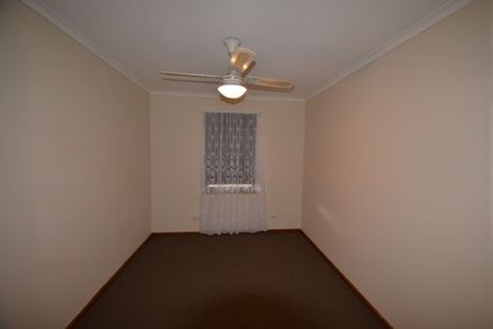 Family Home on the West side - Photo 4