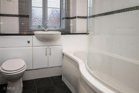 3 bedroom terraced house to rent - Photo 2