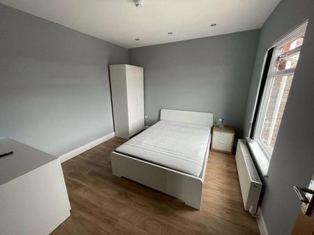 4 bedroom apartment to rent - Photo 5