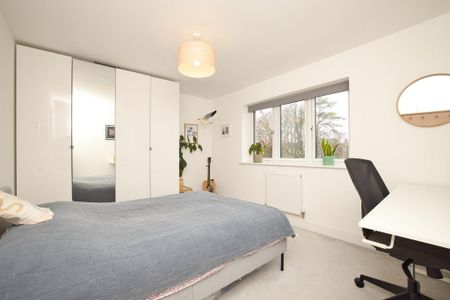 4 bedroom semi-detached house to rent - Photo 4
