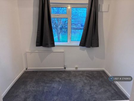 3 bedroom end of terrace house to rent - Photo 2