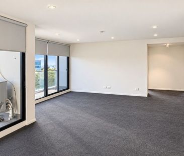 EXECUTIVE LIVING IN ULTIMATE LIFESTYLE LOCATION - Photo 2