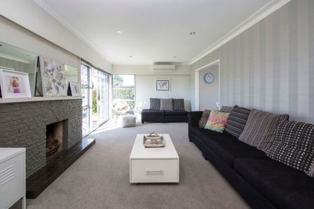4 Bedrooms in Botany Downs - Photo 5