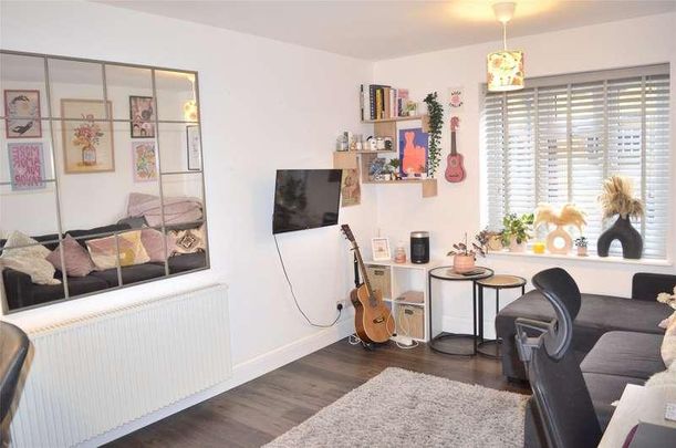 Station Approach, Coulsdon North, Coulsdon, CR5 - Photo 1