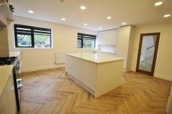 Woodside, Elstree, Borehamwood - Photo 3