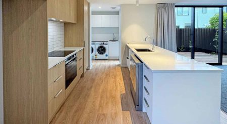 SOMERFIELD - MODERN REAR TWO BEDROOM TWO BATHROOM TOWNHOUSE WITH SINGLE GARAGE - Photo 4