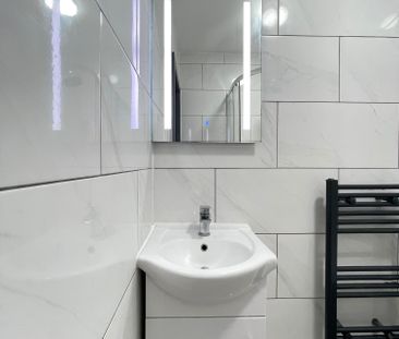 Bright Ensuite double room available close to Elizabeth Line and He... - Photo 6