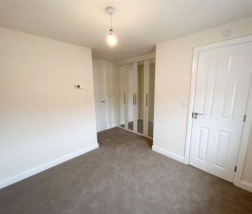 3 Bedroom House - End Terrace - Photo 3