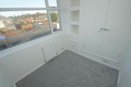 3 bedroom flat to rent - Photo 2