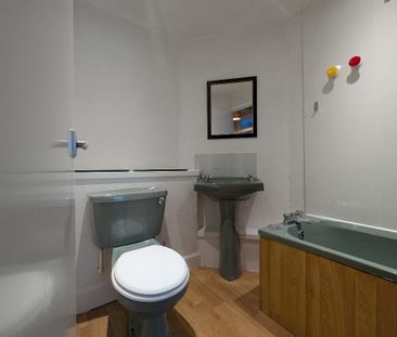 1 bedroom flat to rent - Photo 6