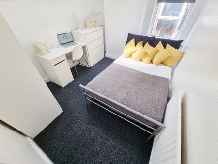 6 Bed Semi-Detached House, Kimbolton Avenue, NG7 - Photo 2