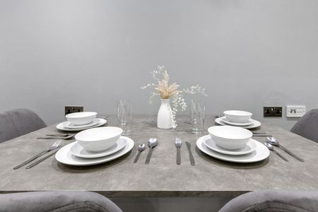 Studio Flat, Woodstock Road, NW11 - Photo 2