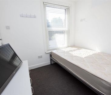 6 bedroom house to rent - Photo 1