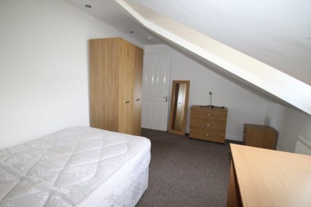 2 Bedroom | Flat 3, 9 North Road East, PL4 6AS - Photo 2