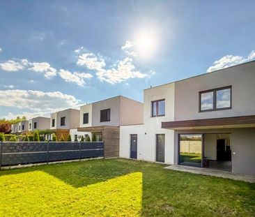 RADO | 4i rodinný dom s garážou, Pod privádzačom - Trenčín - Photo 3