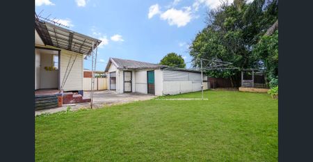 WELL PRESENTED THREE BEDROOM FAMILY HOME IN A CONVENIENT LOCATION - Photo 5