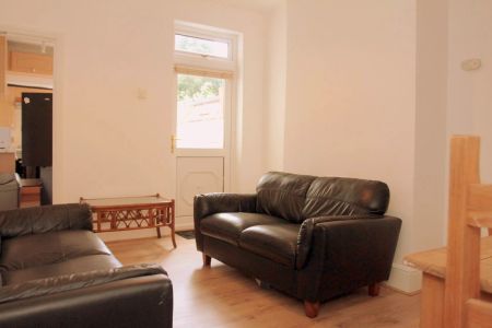 Queens Road (2 bed) - Photo 2