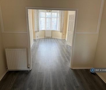 4 bedroom terraced house to rent - Photo 6