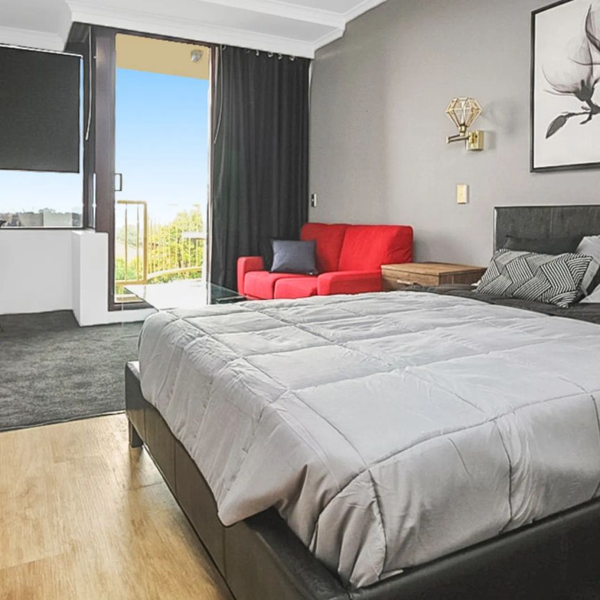 Modern Fully Furnished Studio in the Heart of Parramatta CBD! - Photo 1