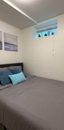 Fully furnished 1 bed/1den/1bath private basement suite - Photo 1