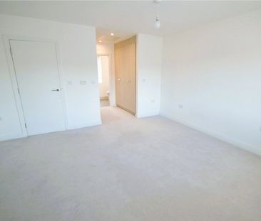 4 bedroom semi-detached house to rent - Photo 3